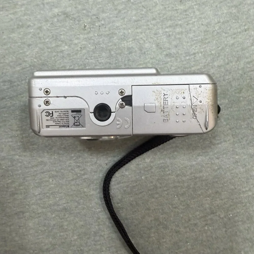 WORKING Polaroid i832 8.0 MP Digital Camera - Silver *READ*